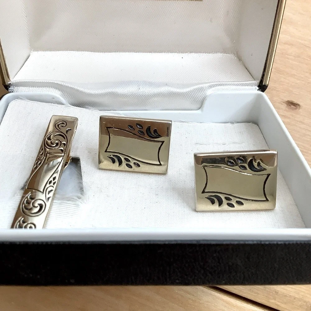VINTAGE Foster Gold Cufflinks & Tie Clip Set - Picture 2 of 9